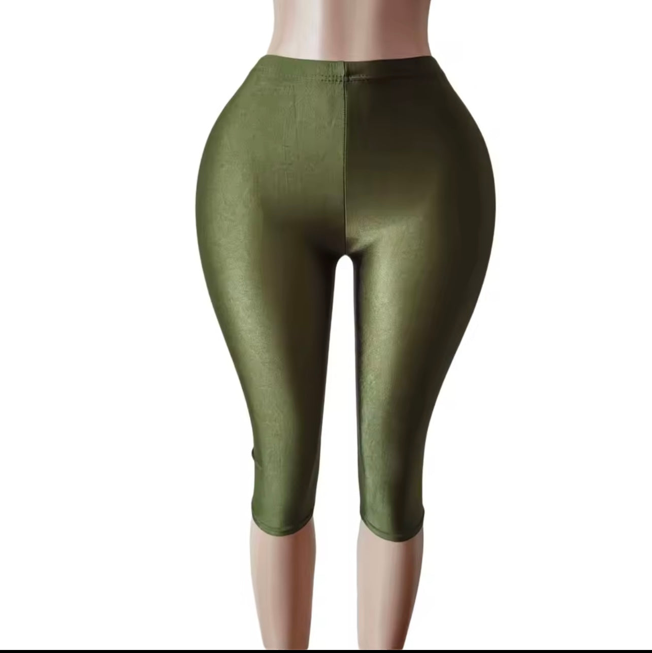 Super comfortable baddies crop leggings designed with amazing stretch and a smooth, body-flattering fit. Perfect for everyday wear, workouts, or styling with your favorite tops.