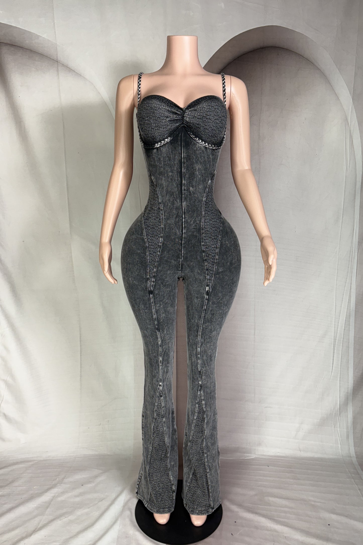 Mineral Wash Braid Sweetheart Jumpsuit ✨ Key Features:
	•	Elegant one-piece jumpsuit with sparkling rhinestone details
	•	Stretch-fit material that hugs and flatters every curve
	•	Sweetheart neckline and spaghetti straps for a feminine finish
	•	Flared l